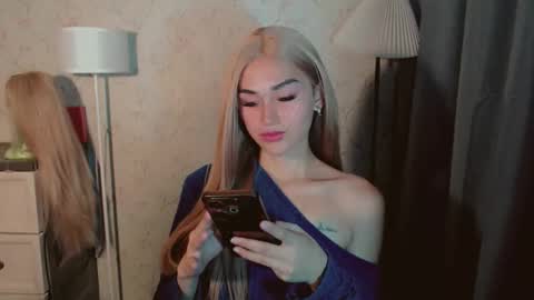 Snapshot of virgenpearl chatting on 11/27/25, 03:41 Pearl online show from 11/27/25, 03:41