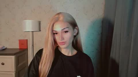 Snapshot of virgenpearl chatting on 11/30/25, 01:53 Pearl online show from 11/30/25, 01:53