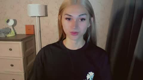 Snapshot of virgenpearl chatting on 12/03/25, 10:46 Pearl online show from 12/03/25, 10:46