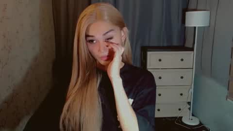 Snapshot of virgenpearl chatting on 12/04/25, 03:27 Pearl online show from 12/04/25, 03:27