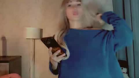 Snapshot of virgenpearl chatting on 12/17/25, 04:24 Pearl online show from 12/17/25, 04:24