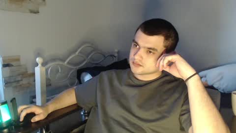 Snapshot of virgil____ chatting on 02/28/25, 04:21 virgil____ online show from 02/28/25, 04:21