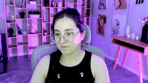 Snapshot of virtualvoyant chatting on 11/05/25, 04:56 your love online show from 11/05/25, 04:56