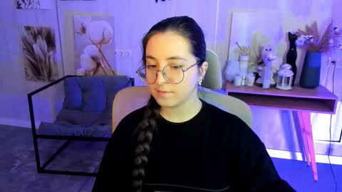 Snapshot of virtualvoyant chatting on 11/14/25, 04:44 your love online show from 11/14/25, 04:44