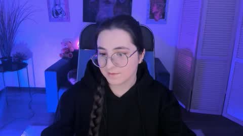 Snapshot of virtualvoyant chatting on 12/23/25, 04:32 your love online show from 12/23/25, 04:32