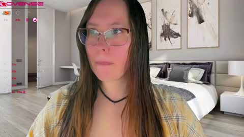 Victoria Romans online show from 09/19/25, 05:42