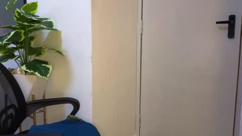 Ashley online show from 02/09/25, 09:05