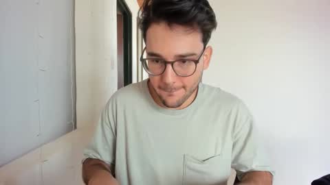 Vito Ferrer online show from 12/17/25, 02:12