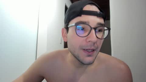 Snapshot of vito_ferrero chatting on 04/22/26, 01:08 Vito Ferrer online show from 04/22/26, 01:08