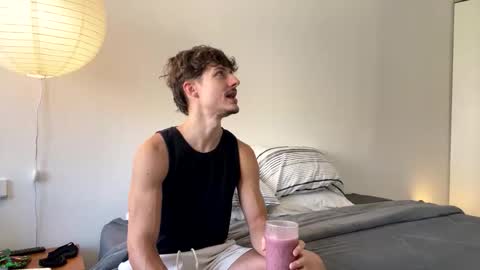 Snapshot of vitoraugustoxxx chatting on 12/01/25, 12:32 vitoraugustoxxx online show from 12/01/25, 12:32