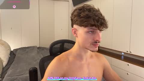 Snapshot of vitoraugustoxxx chatting on 12/19/25, 12:23 vitoraugustoxxx online show from 12/19/25, 12:23