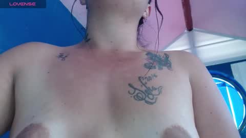 Snapshot of vitoria23_ chatting on 11/10/25, 03:22 victoria 3 online show from 11/10/25, 03:22