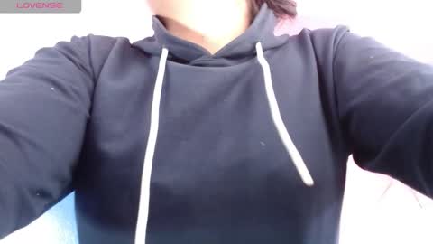 Snapshot of vitoria23_ chatting on 11/17/25, 02:56 victoria 3 online show from 11/17/25, 02:56