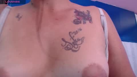 Snapshot of vitoria23_ chatting on 11/27/25, 03:14 victoria 3 online show from 11/27/25, 03:14