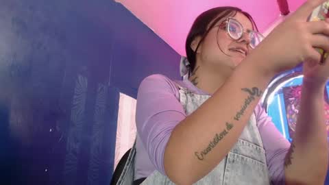 Snapshot of vitoria23_ chatting on 06/06/26, 02:33 victoria 3 online show from 06/06/26, 02:33