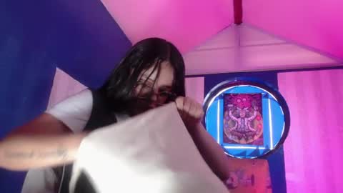 Snapshot of vitoria23_ chatting on 06/11/26, 02:37 victoria 3 online show from 06/11/26, 02:37