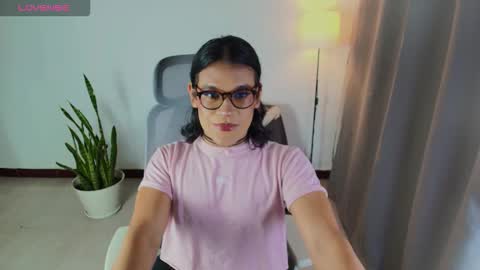 VittaaaPlease help me with your thumbs up its important  online show from 11/08/25, 11:58