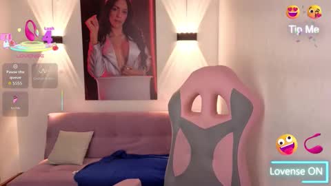 Snapshot of vittoria_lombardi07 chatting on 09/13/25, 08:14 VITTORIA  online show from 09/13/25, 08:14