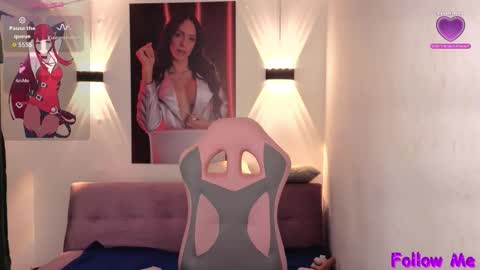 Snapshot of vittoria_lombardi07 chatting on 10/19/25, 08:15 VITTORIA  online show from 10/19/25, 08:15