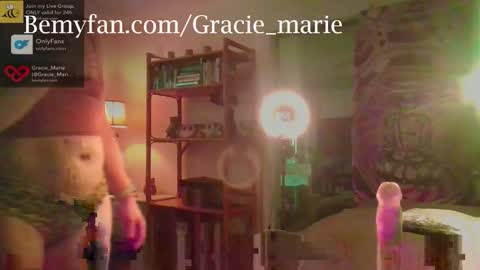 Snapshot of vivaciousred87 chatting on 11/15/25, 06:37 Gracie online show from 11/15/25, 06:37