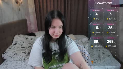 Snapshot of vivi__squirrel chatting on 01/10/25, 10:36 Vivi   online show from 01/10/25, 10:36