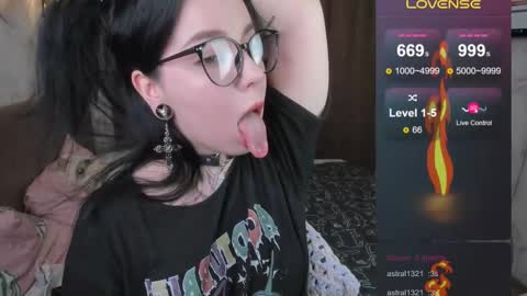 Snapshot of vivi__squirrel chatting on 02/13/25, 07:56 Vivi   online show from 02/13/25, 07:56