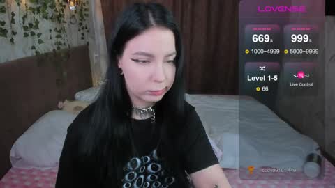 Snapshot of vivi__squirrel chatting on 02/20/25, 07:01 Vivi   online show from 02/20/25, 07:01