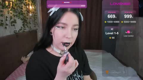 Snapshot of vivi__squirrel chatting on 02/21/25, 06:40 Vivi   online show from 02/21/25, 06:40