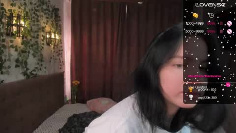 Snapshot of vivi__squirrel chatting on 03/09/25, 08:40 Vivi   online show from 03/09/25, 08:40