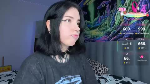 Snapshot of vivi__squirrel chatting on 10/19/25, 02:07 Vivi   online show from 10/19/25, 02:07