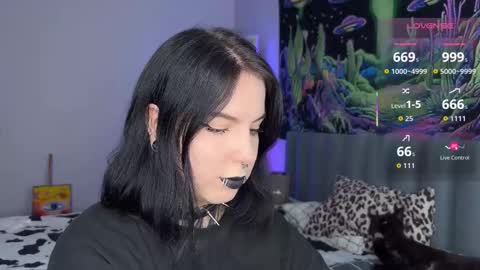 Snapshot of vivi__squirrel chatting on 11/06/25, 07:09 Vivi online show from 11/06/25, 07:09