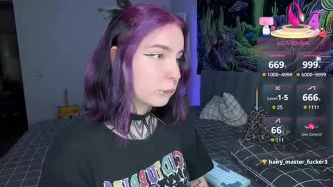 Snapshot of vivi__squirrel chatting on 11/13/25, 12:48 Vivi online show from 11/13/25, 12:48