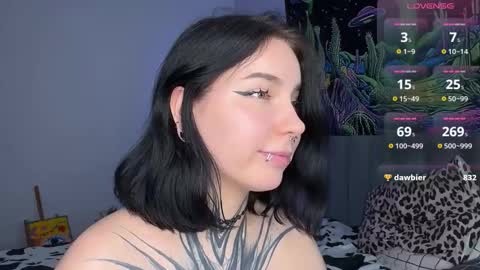 Snapshot of vivi__squirrel chatting on 11/19/25, 02:11 Vivi online show from 11/19/25, 02:11