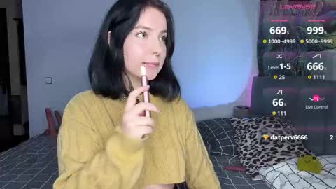 Snapshot of vivi__squirrel chatting on 11/24/25, 11:59 Vivi online show from 11/24/25, 11:59