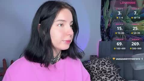 Snapshot of vivi__squirrel chatting on 11/26/25, 01:50 Vivi online show from 11/26/25, 01:50