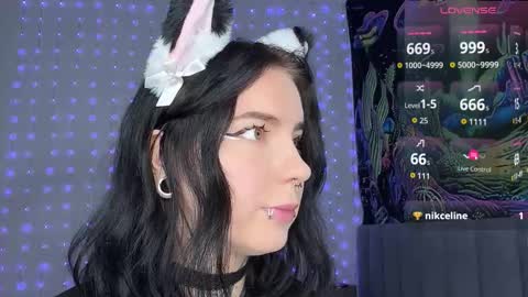 Snapshot of vivi__squirrel chatting on 11/28/25, 06:16 Vivi online show from 11/28/25, 06:16