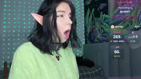 Snapshot of vivi__squirrel chatting on 12/03/25, 06:21 Vivi online show from 12/03/25, 06:21