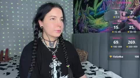 Snapshot of vivi__squirrel chatting on 12/17/25, 08:04 Vivi online show from 12/17/25, 08:04