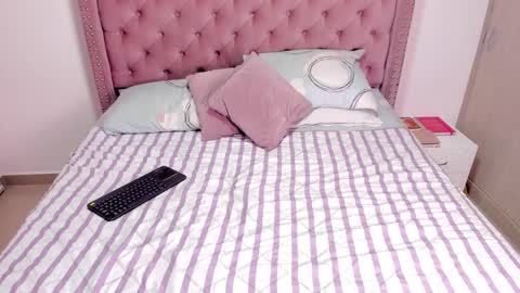 Snapshot of vivi_cooper chatting on 02/14/25, 09:43 vivi cooper online show from 02/14/25, 09:43