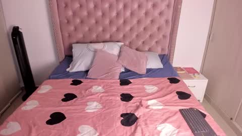 Snapshot of vivi_cooper chatting on 03/01/25, 03:43 vivi cooper online show from 03/01/25, 03:43