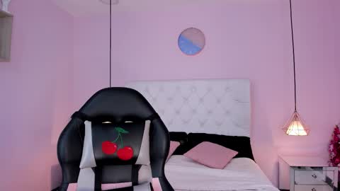 Vivi online show from 11/13/25, 03:27