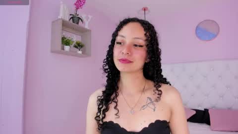 Vivi online show from 11/19/25, 03:28