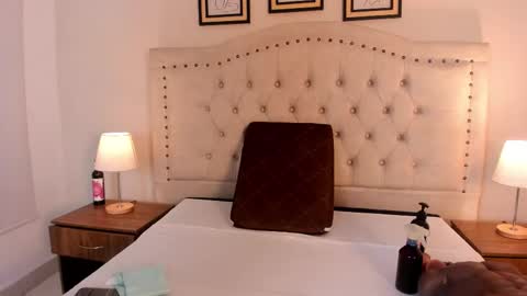 VIVIANA DOMINGUEZ online show from 03/25/26, 06:03