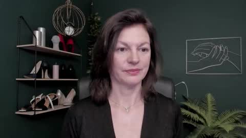 Vivian online show from 12/16/25, 06:51