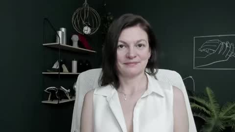 Snapshot of vivian_dream chatting on 04/17/26, 07:00 Vivian online show from 04/17/26, 07:00