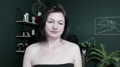 Snapshot of vivian_dream chatting on 05/14/26, 11:39 Vivian online show from 05/14/26, 11:39