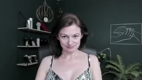 Snapshot of vivian_dream chatting on 06/26/26, 05:56 Vivian online show from 06/26/26, 05:56