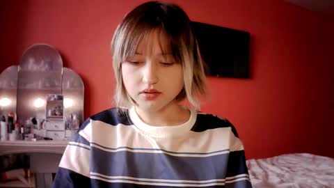 Snapshot of vivian_page chatting on 12/15/25, 09:24 Aurora online show from 12/15/25, 09:24