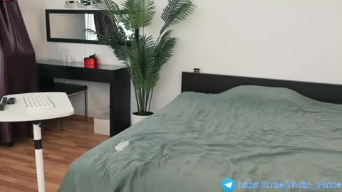 Snapshot of vivian_vance chatting on 04/16/26, 03:24 Vivian Vance online show from 04/16/26, 03:24