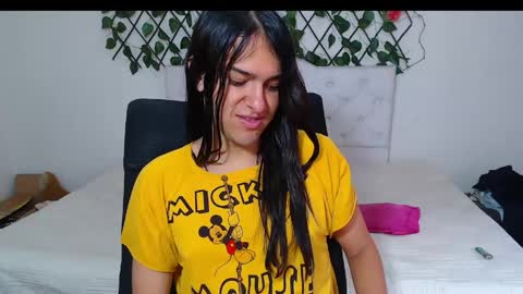 Snapshot of vivianalatin chatting on 04/20/26, 12:08 instagram Viviana73215 online show from 04/20/26, 12:08